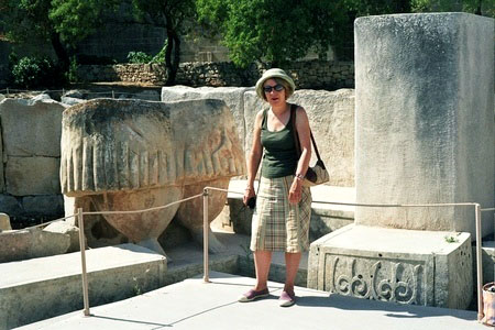 bas d'une statue de gante sur le site de Tarxien  